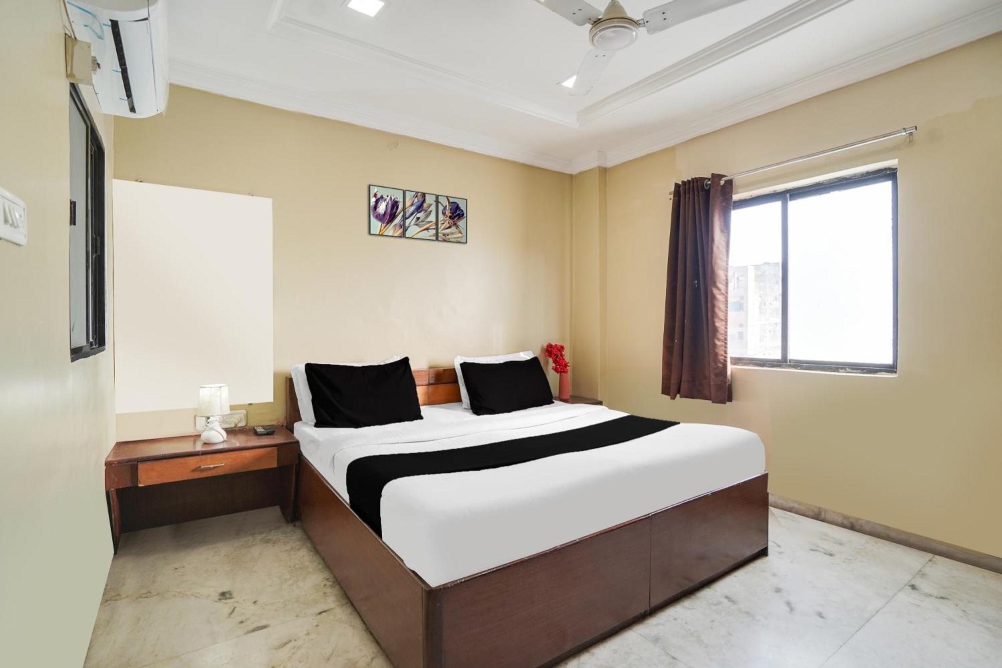 Hotel O Pithampur Formerly Ganga Residency Akolia Bagian luar foto
