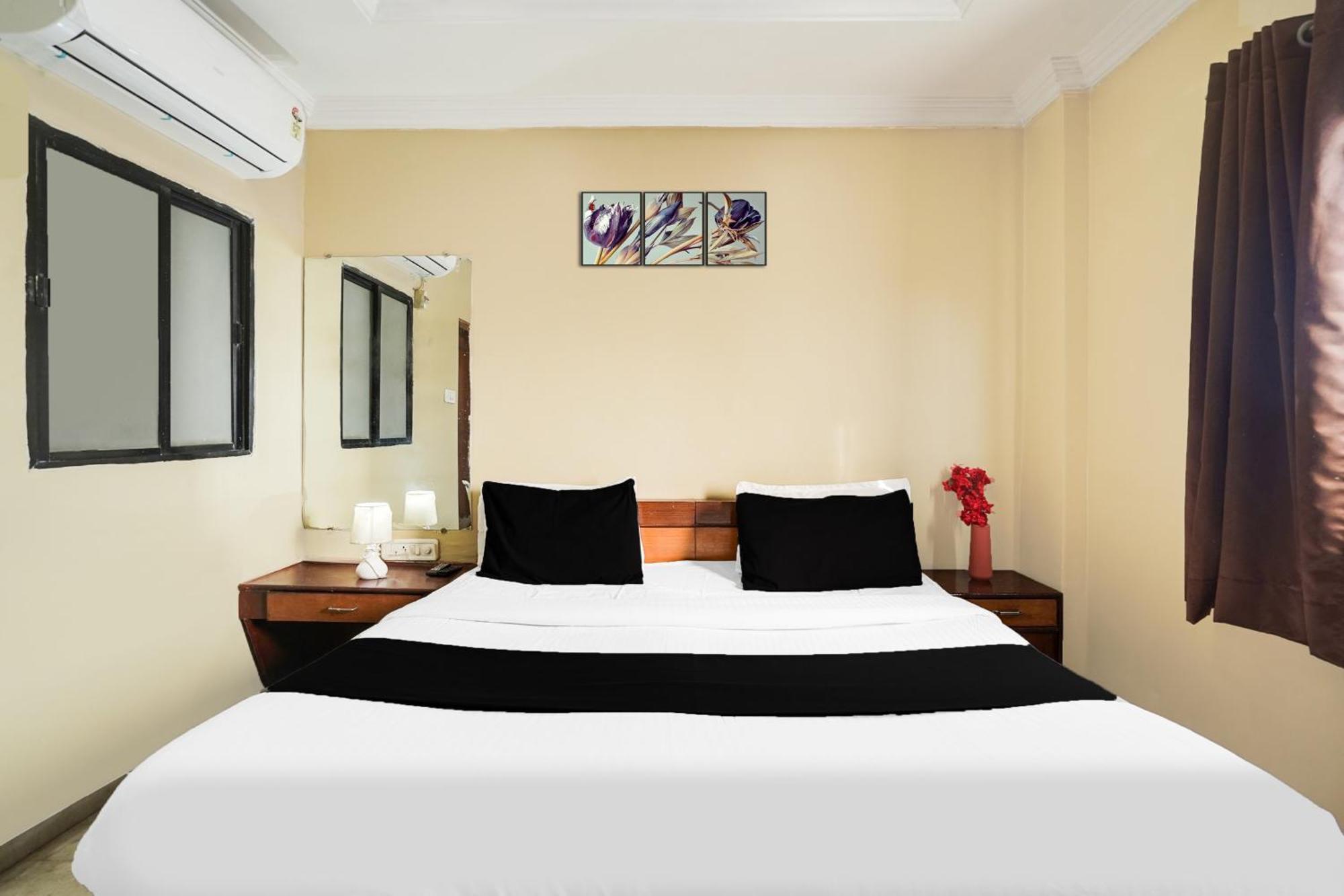Hotel O Pithampur Formerly Ganga Residency Akolia Bagian luar foto