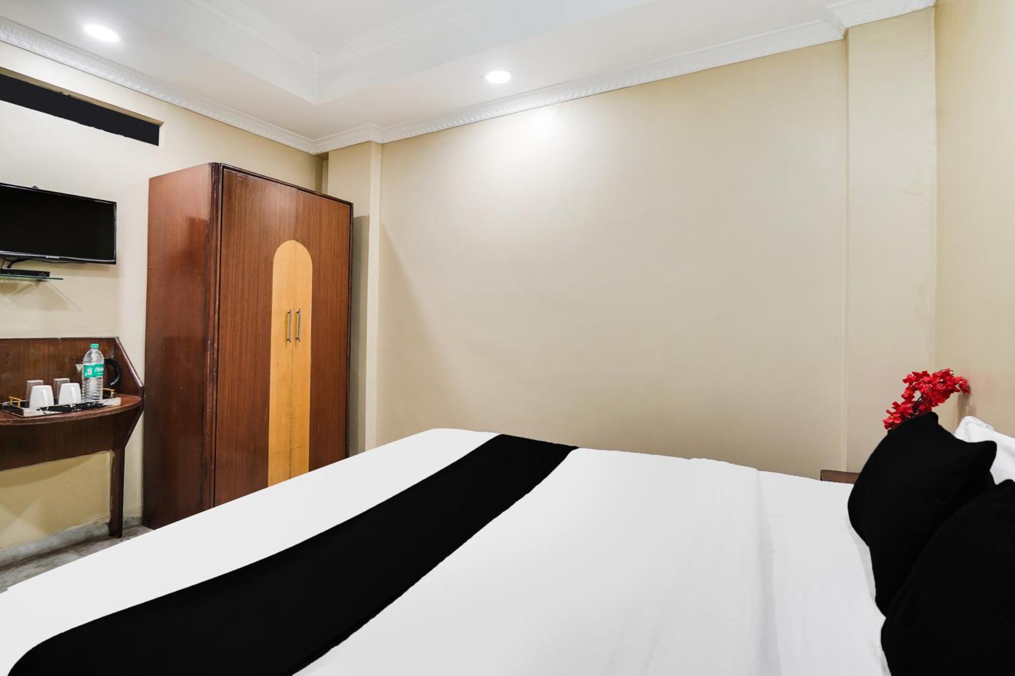 Hotel O Pithampur Formerly Ganga Residency Akolia Bagian luar foto