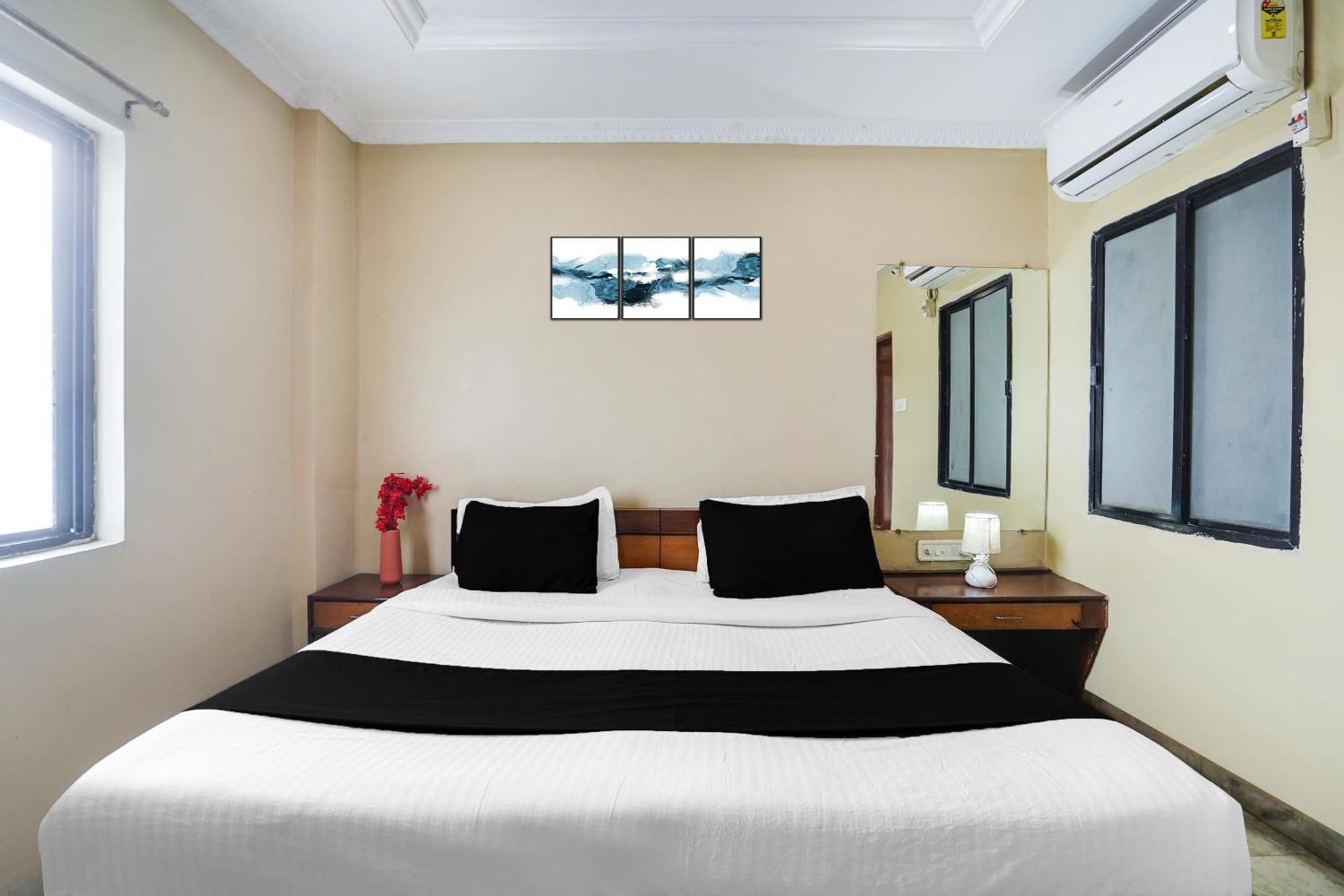 Hotel O Pithampur Formerly Ganga Residency Akolia Bagian luar foto