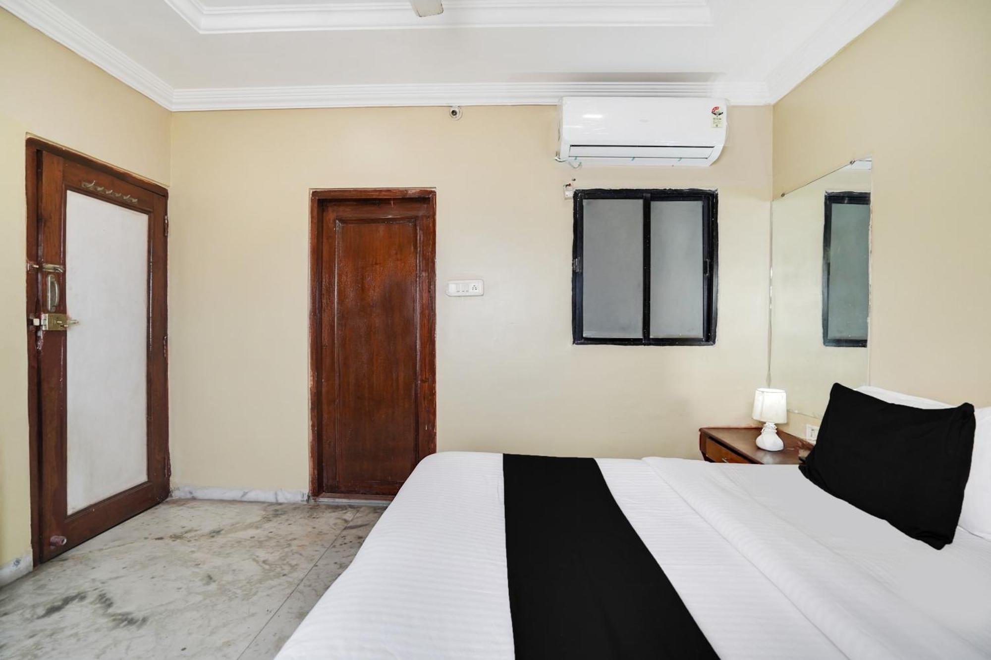 Hotel O Pithampur Formerly Ganga Residency Akolia Bagian luar foto