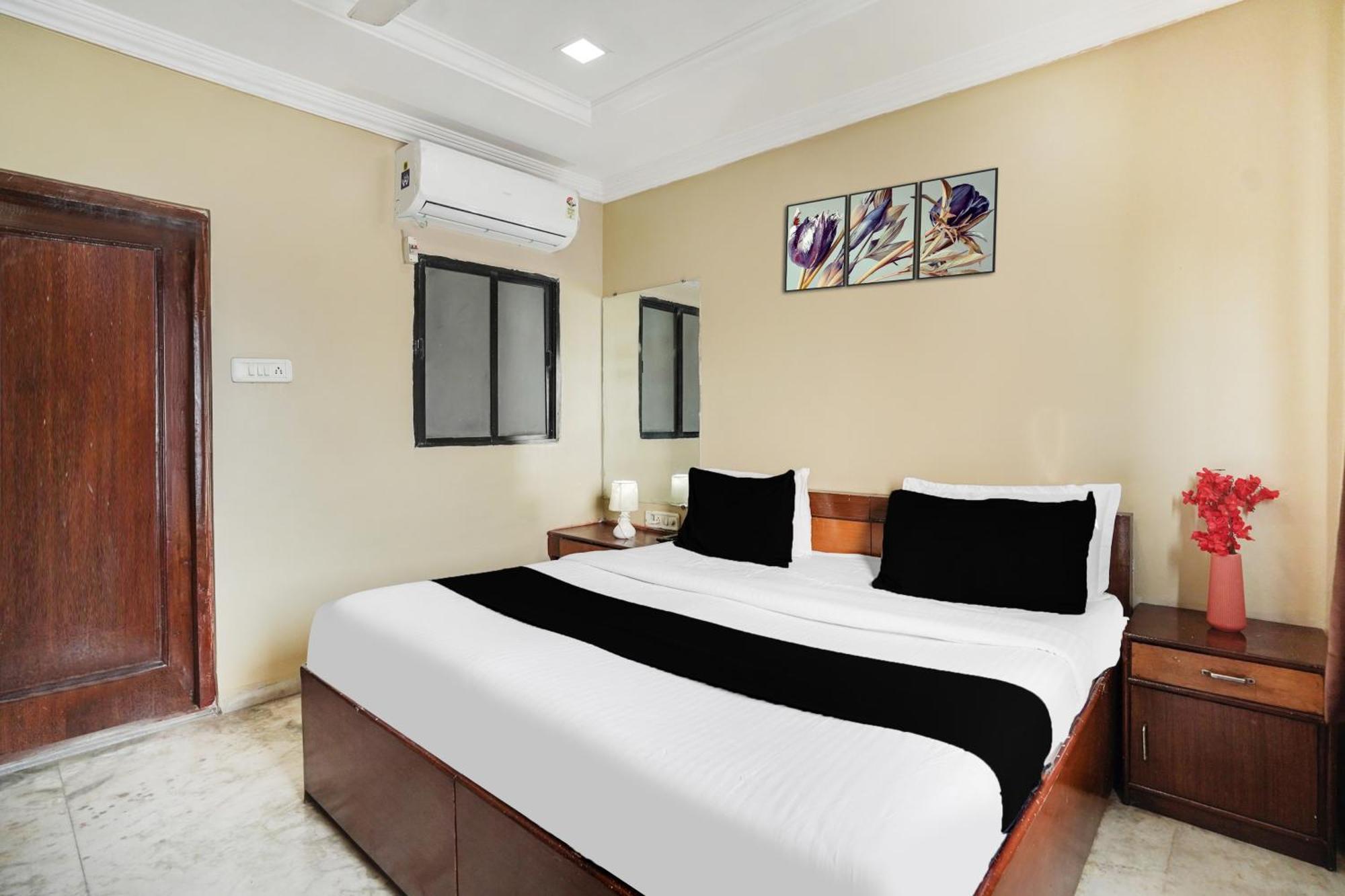 Hotel O Pithampur Formerly Ganga Residency Akolia Bagian luar foto